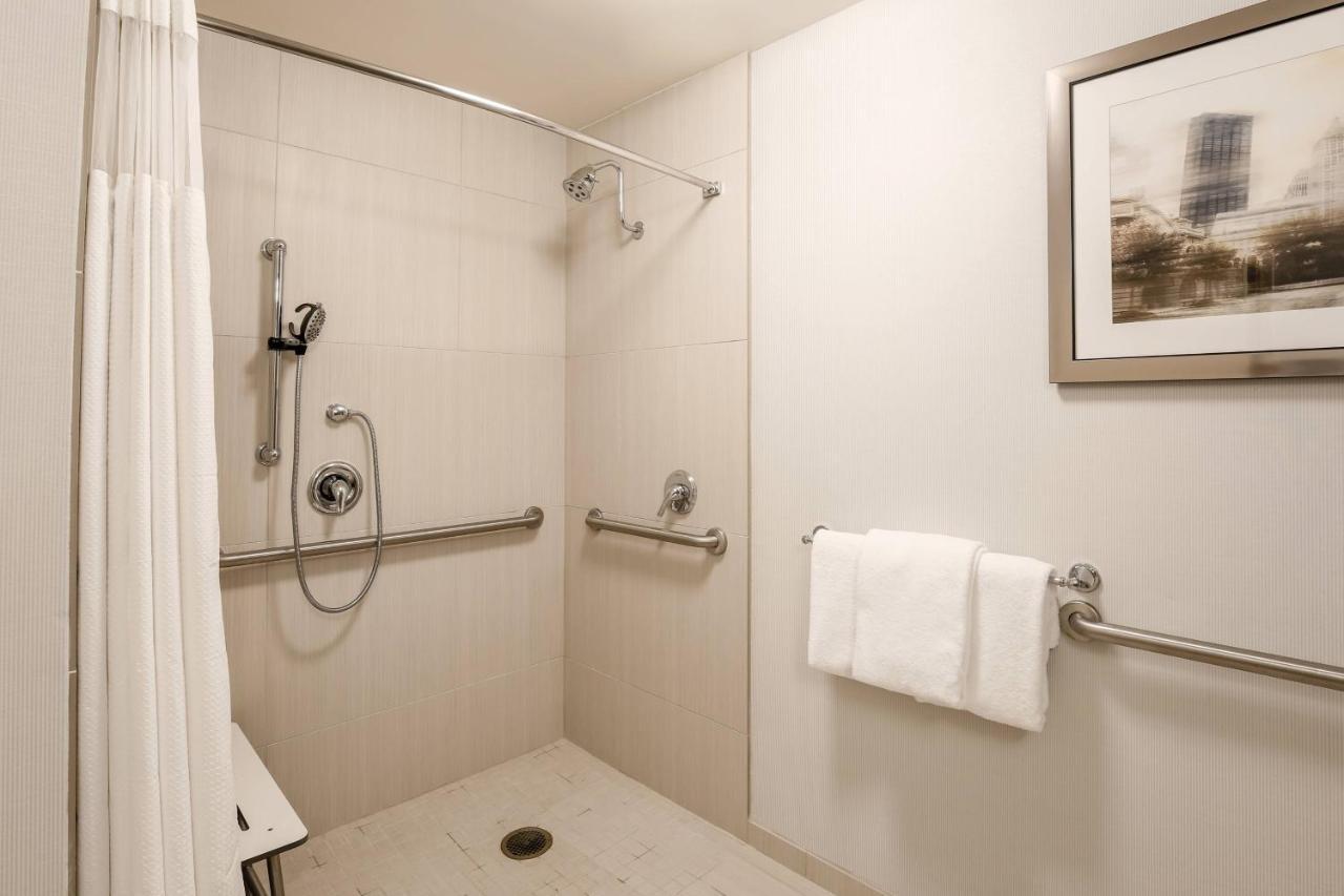 Отель Courtyard By Marriott Pittsburgh Downtown Экстерьер фото
