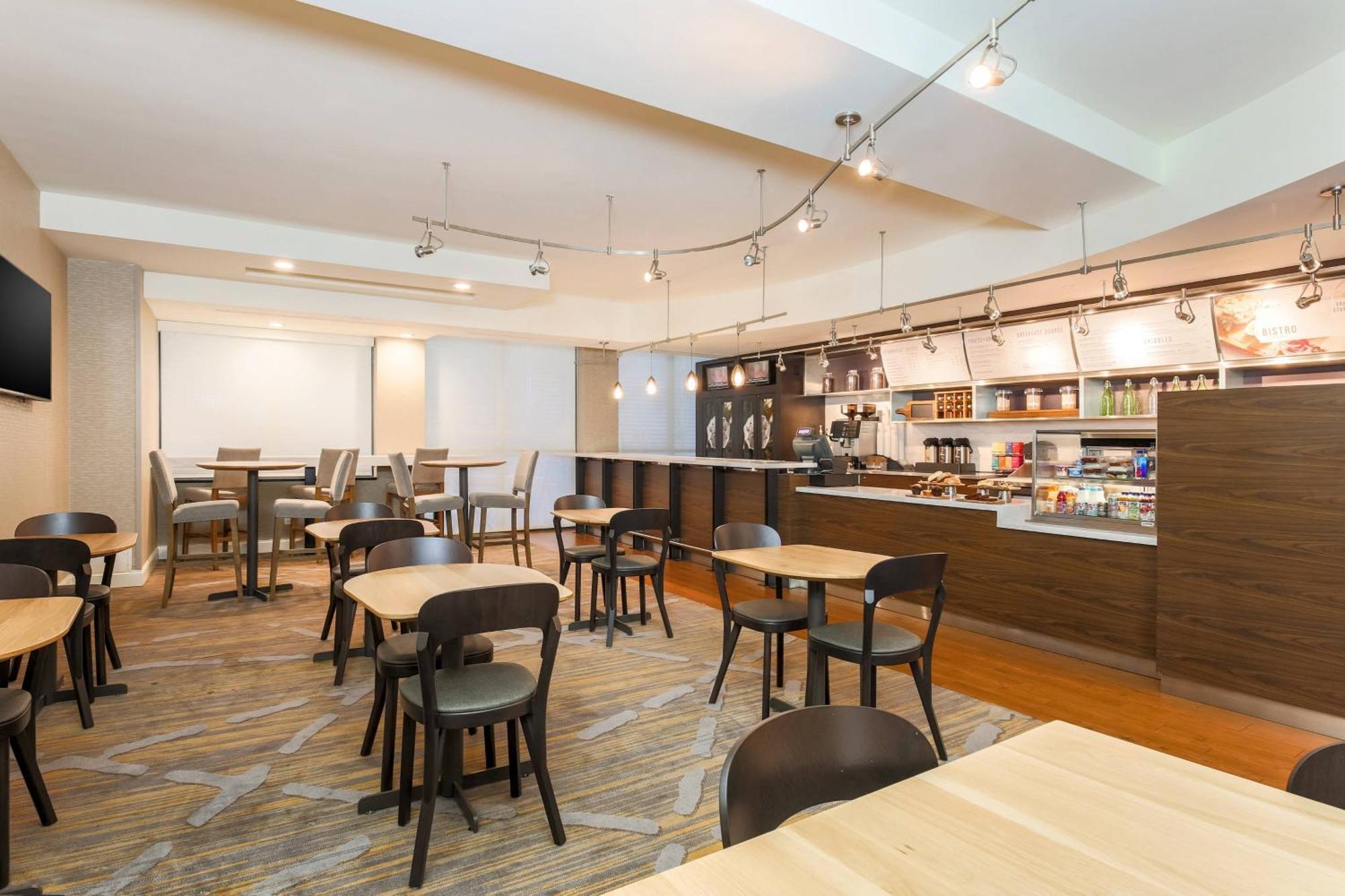 Отель Courtyard By Marriott Pittsburgh Downtown Экстерьер фото
