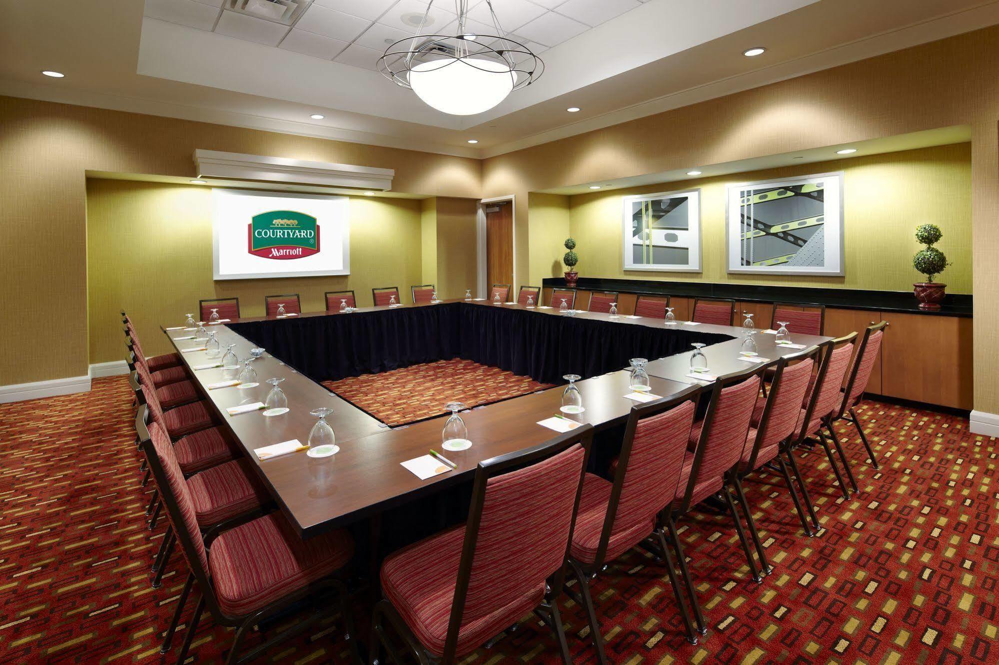 Отель Courtyard By Marriott Pittsburgh Downtown Экстерьер фото
